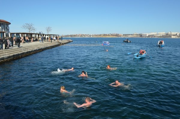 На слете моржей в Севастополе отобрали участников на чемпионат России